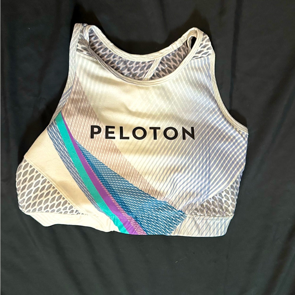 Peloton sports bra size medium never worn